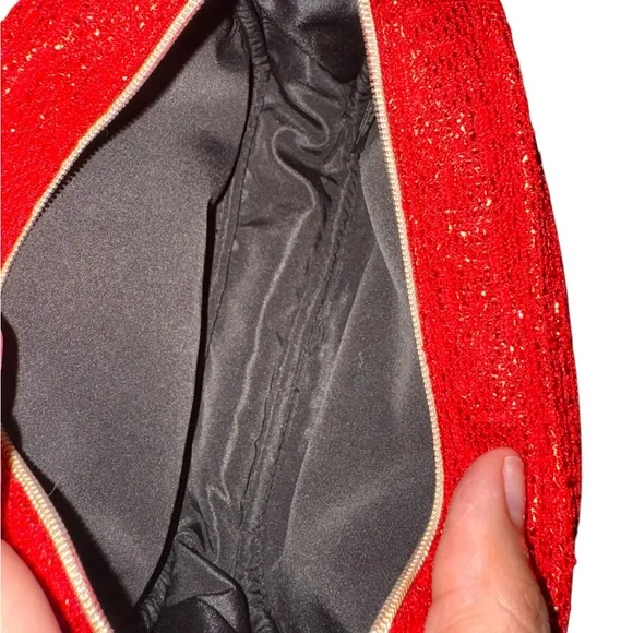 CHANEL Red Tweed Cosmetic Crossbody with Gold Chain - Picture 4 of 4